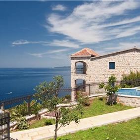 2 Bedroom Apartment with 2 Shared Pools, sleeps 4